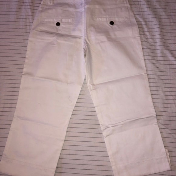 Girls 3/4 shorts in great shape - Picture 3 of 3